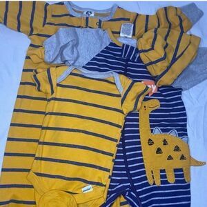 Gerber Baby boy 4 piece set Size 0-3M